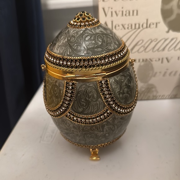 Vivian Alexander Egg Purse. One of a kind. Grey and Black diamond detail. - Picture 3 of 6